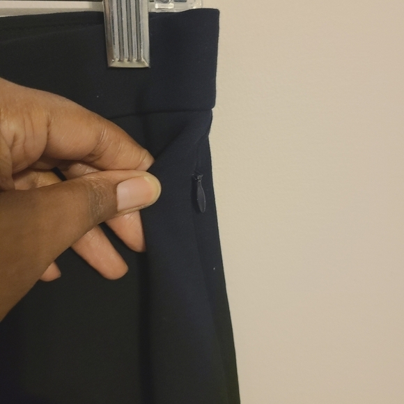 Theory | Women's Classic Black Cropped Kick Pants With Double Weave (Size 4) - Picture 9 of 15